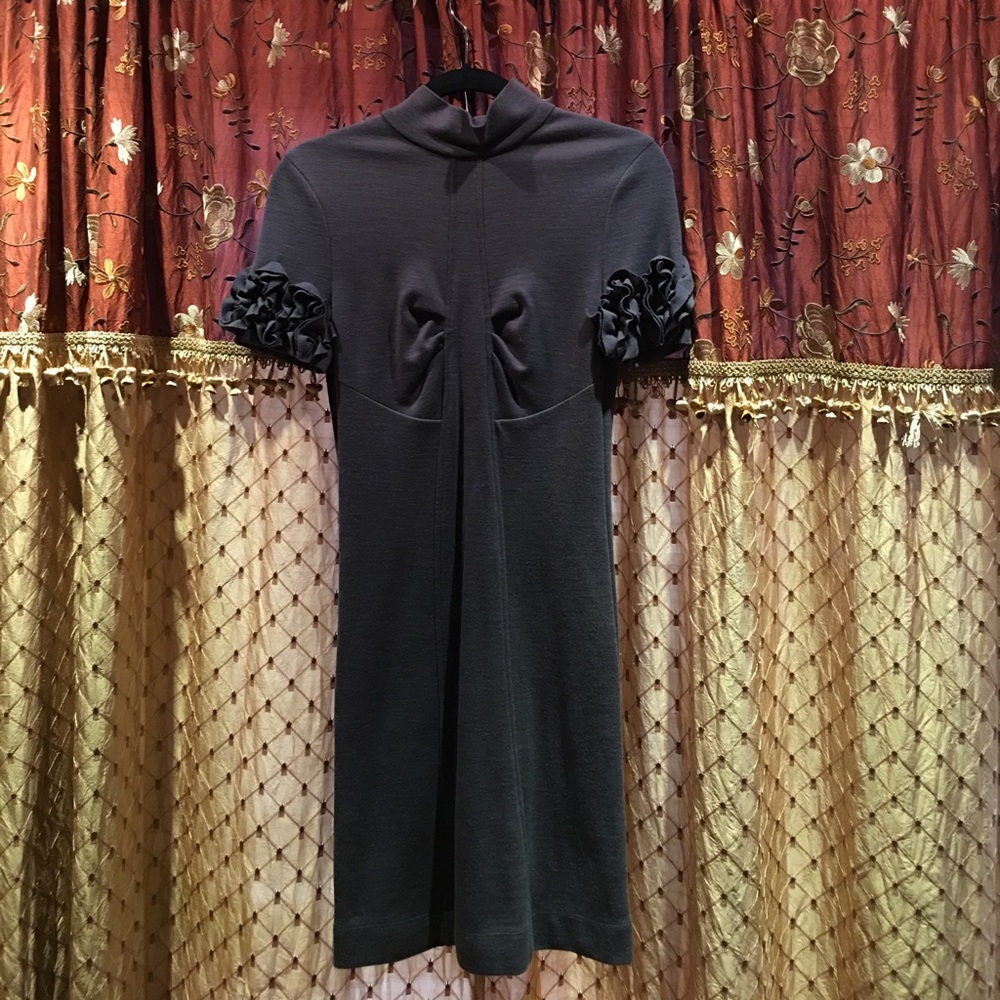 Elegant wool dress in gray!